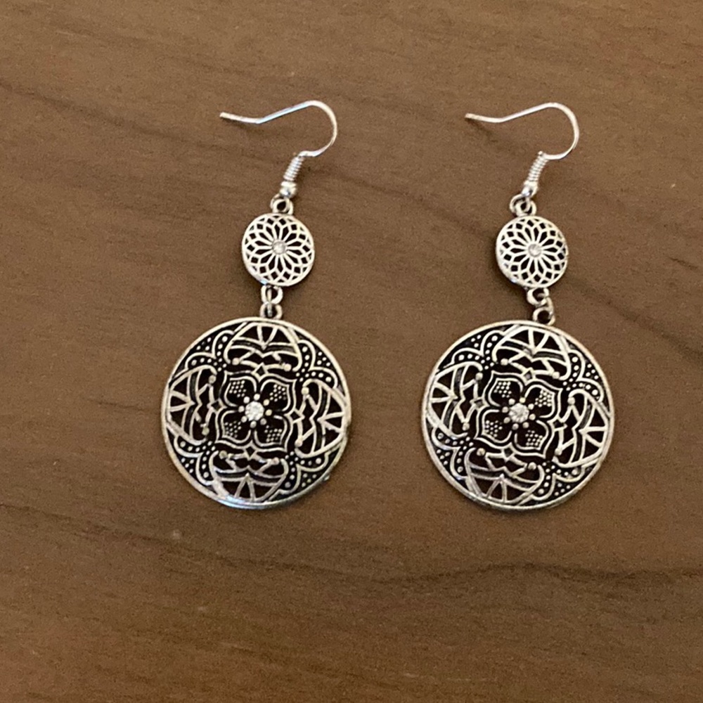 Retro style dangle earrings